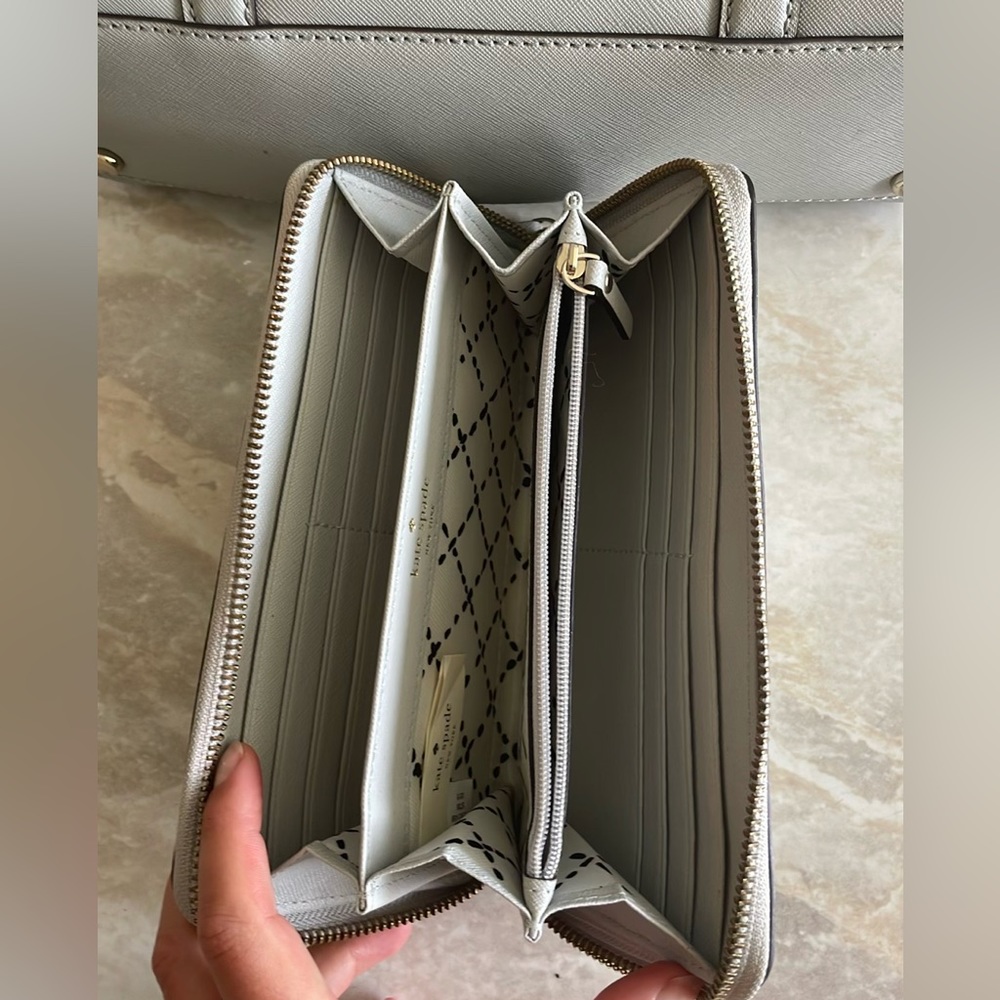 Kate Spade Large Wallet - Picture 4 of 4